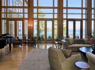 6025 Peninsula Dr, Traverse City, MI 49686