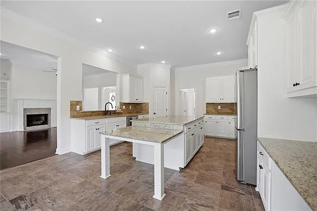 8929 Greenleaves Dr — Photo 6