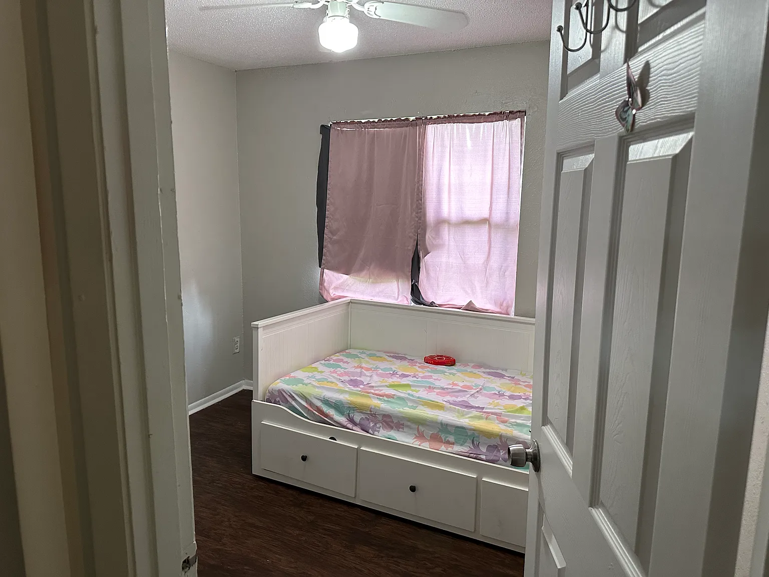 3 bed, 1100 sqft, $1,600 — Photo 3