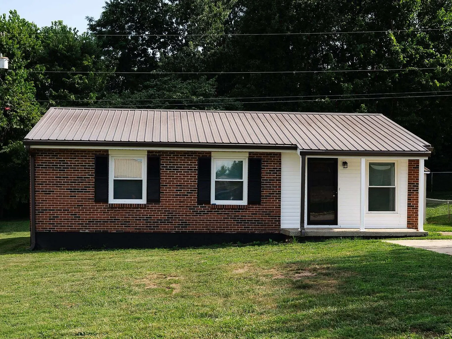 3 bed, 1.5 bath, 1092 sqft, $1,400 — Photo 2