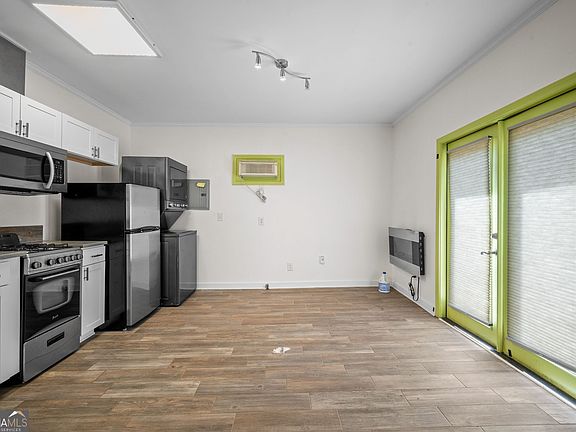 3rd image of 590 Glen Iris Dr NE APT B