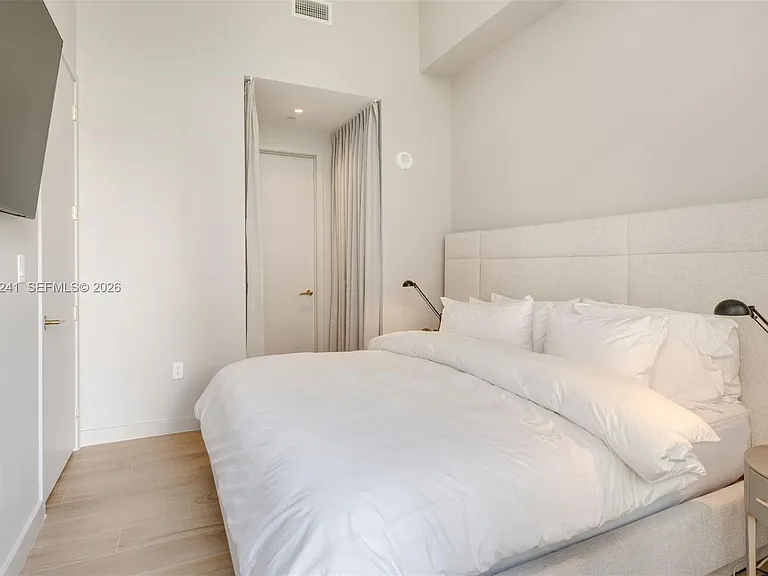 2655 S Bayshore Dr #807 — Photo 10