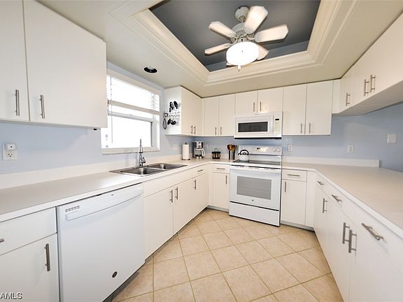 5th image of 4351 Bay Beach Ln APT 532
