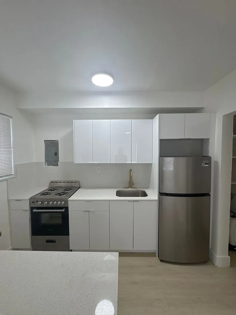 5601 N Miami AV — Photo 2