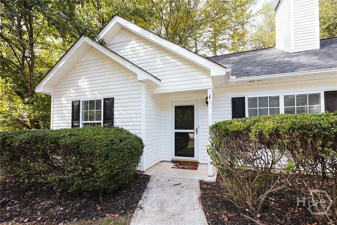 3 bed, 2.0 bath, 1216 sqft, $1,600 — Photo 3