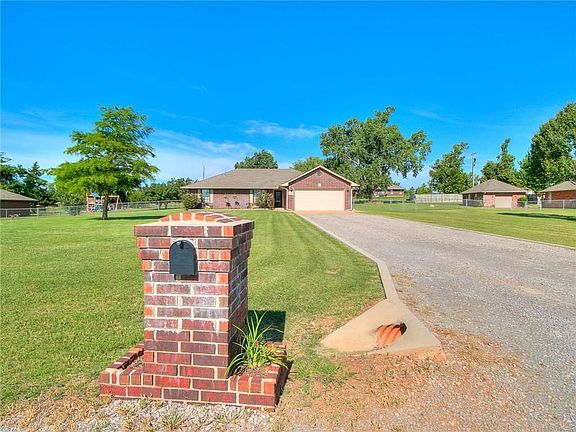 3rd image of 15409 Cyndelyn Dr