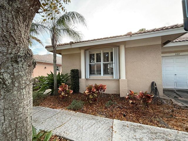 1st image of 328 Coral Trace Cir W