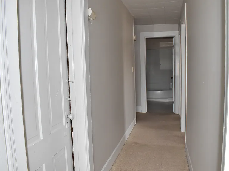 472 Coffeen St — Photo 10