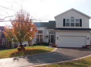 1863 E Skyline Cir, Lindenhurst, IL 60046