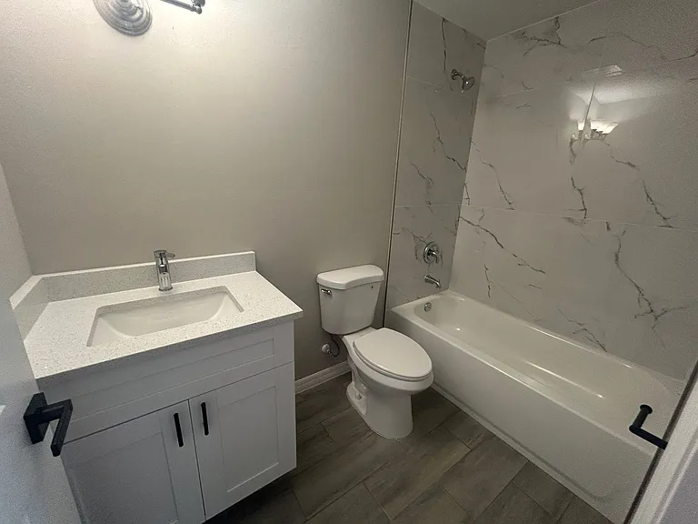 3804 NE 9th Pl — Photo 11