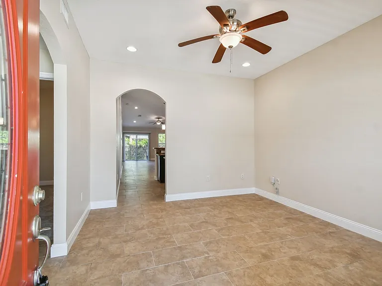 2321 W Beach St — Photo 2