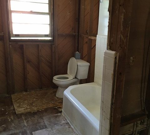 4th image of 1581 N Woodcrest Ave