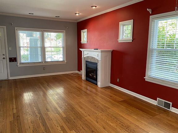 4th image of 1577 Henry Ave