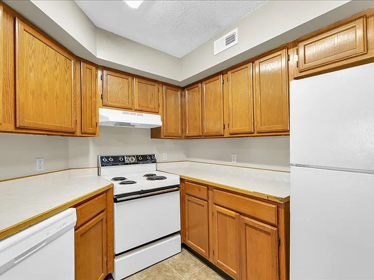 Parkview Apartments — Photo 13