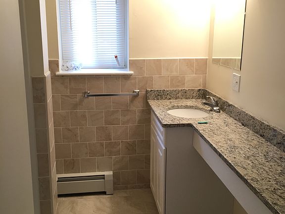 3rd image of 512 Fountain St APT B3