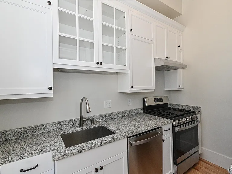408 S 3rd St — Photo 8