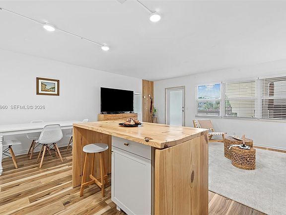 3rd image of 2130 Cambridge Cir #2130-F
