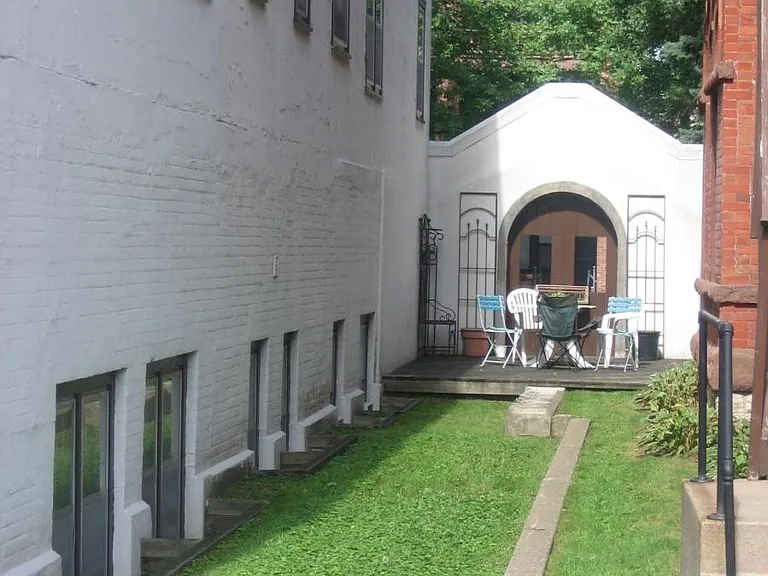 586 Holly Ave — Photo 5