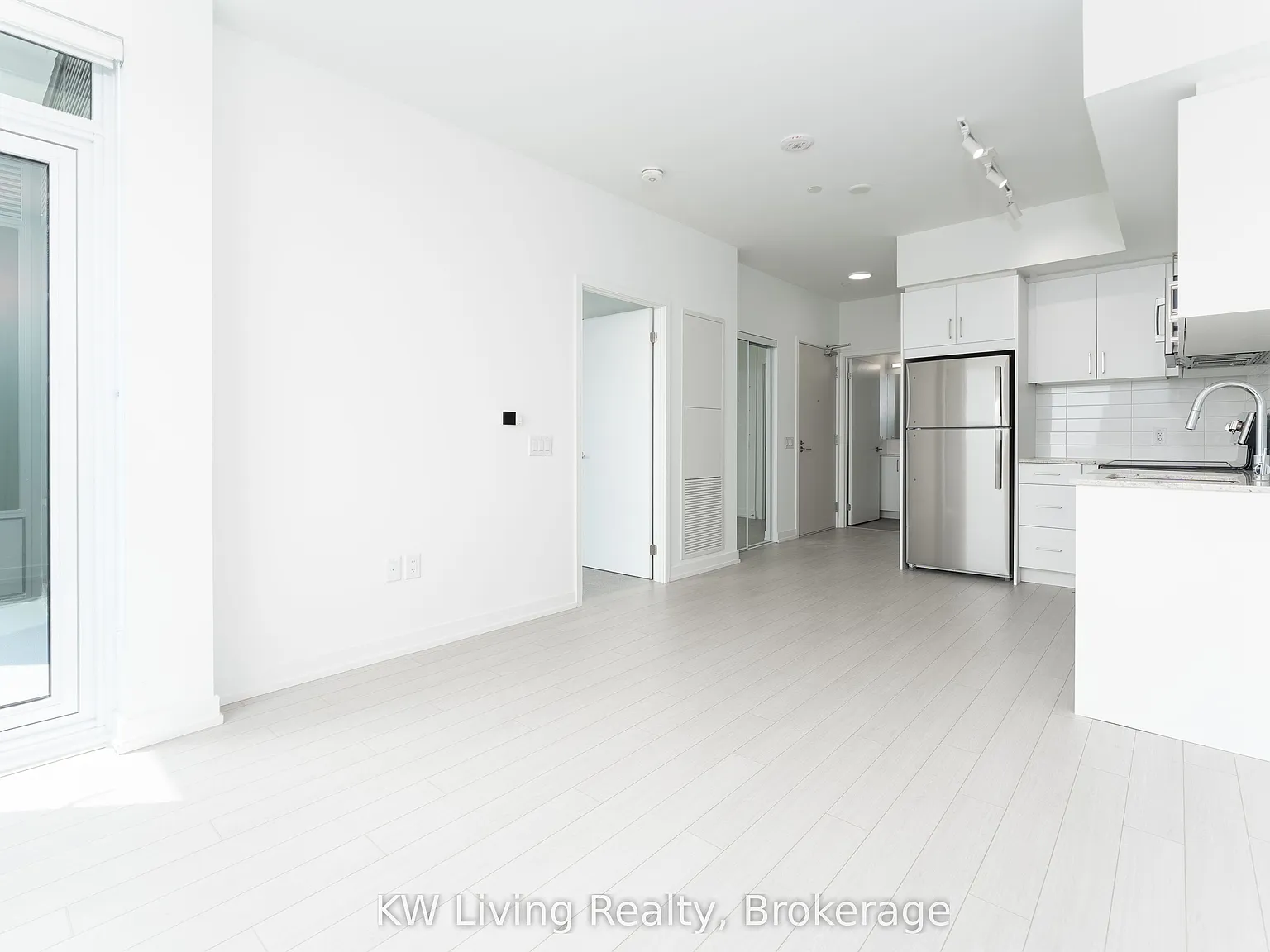 Notting Hill Condominiums — Photo 4