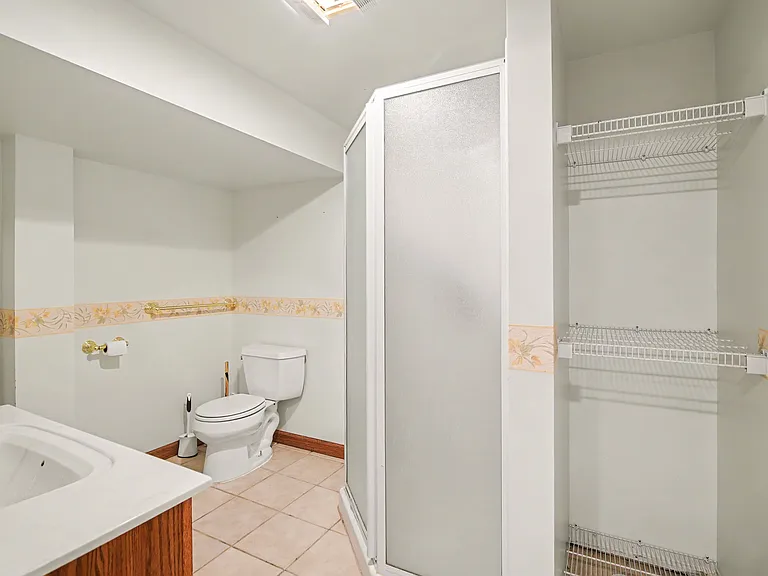 353 Hollywood Dr — Photo 17