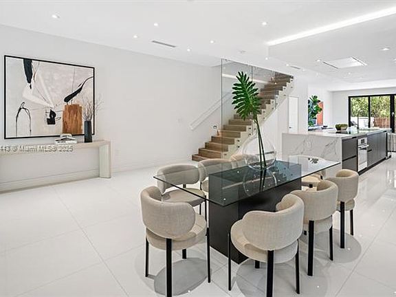 4th image of 2955 Coconut Ave #0