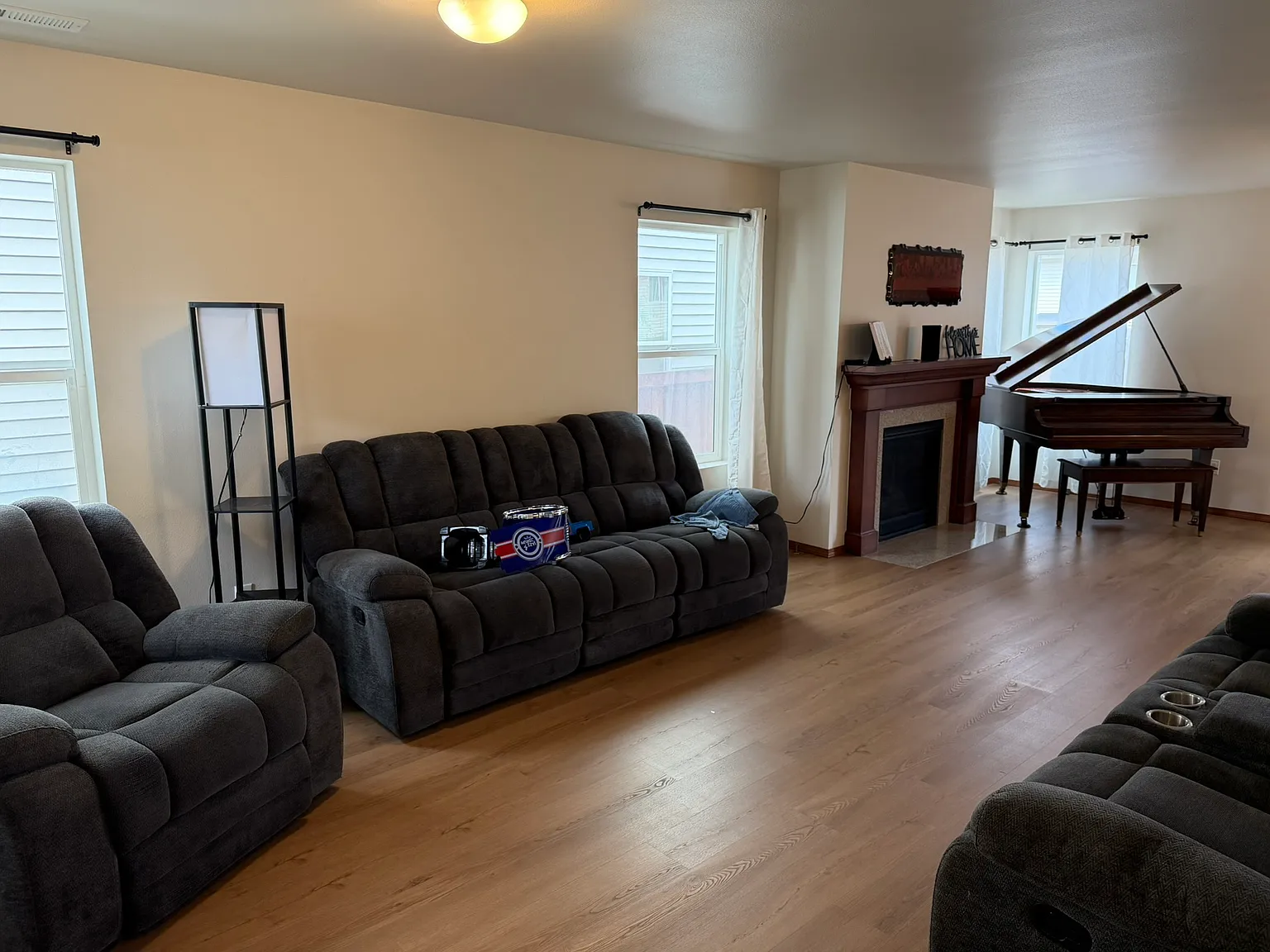 3 bed, 2127 sqft, $3,200 — Photo 4