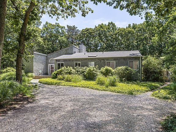 3rd image of 2 Wildwood Ct