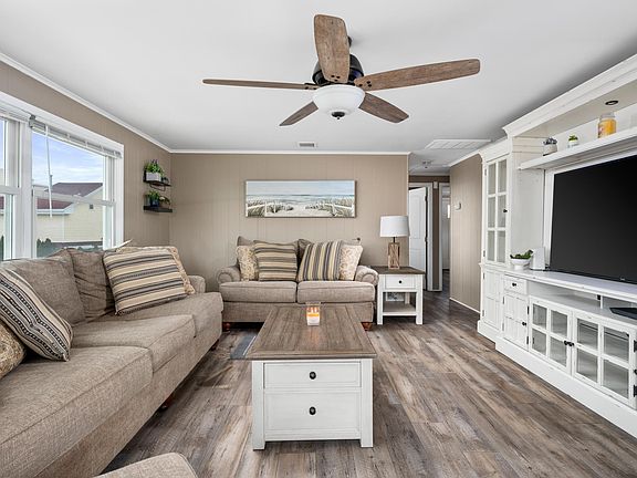 3rd image of 1409 Long Beach Blvd #2
