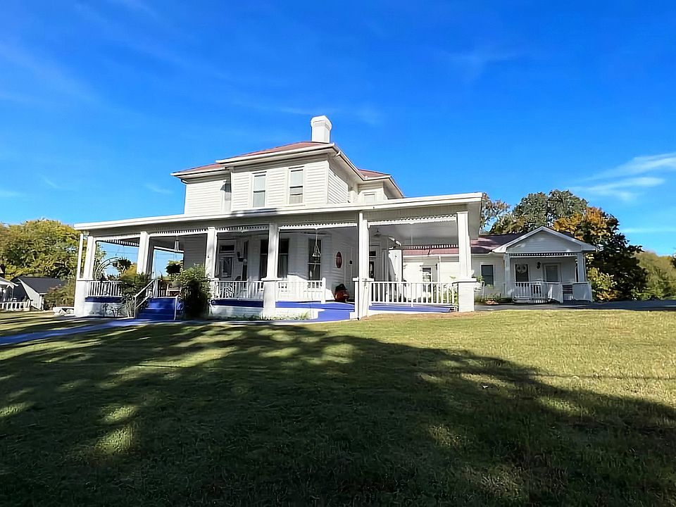 1st image of 209 Main St