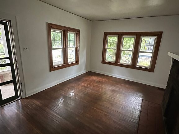 3rd image of 720 E University St