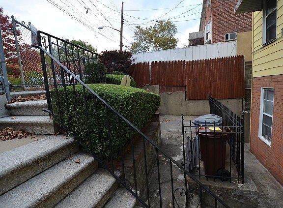 4th image of 1030 Throggs Neck Expy