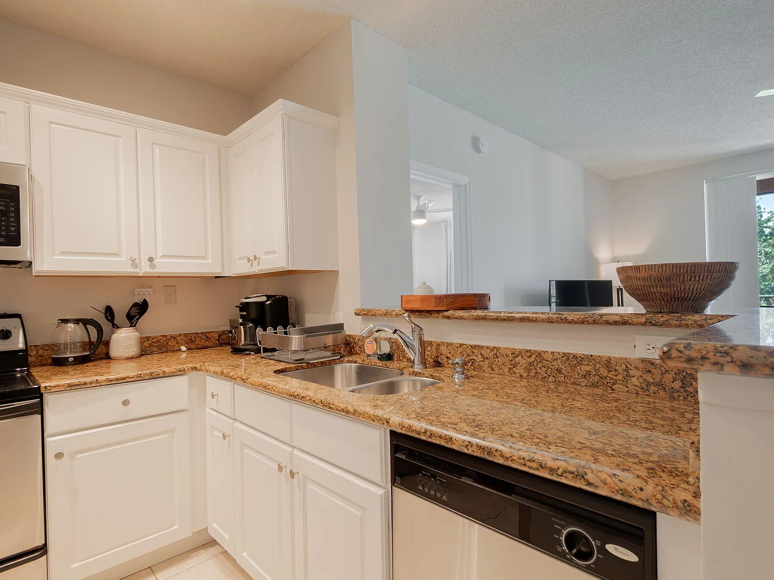 2 bed, 2.0 bath, 1174 sqft, $5,500 — Photo 4