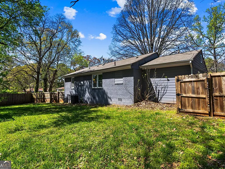 1111 Valley View Rd SE — Photo 24