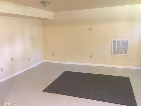 2nd image of 901 Uhles St #3