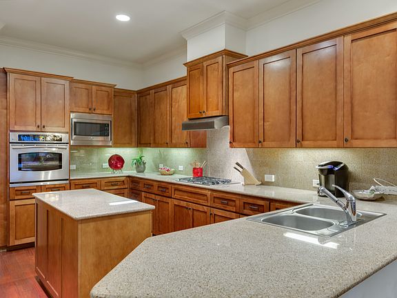 4th image of 230 Dwyer Ave Unit 203