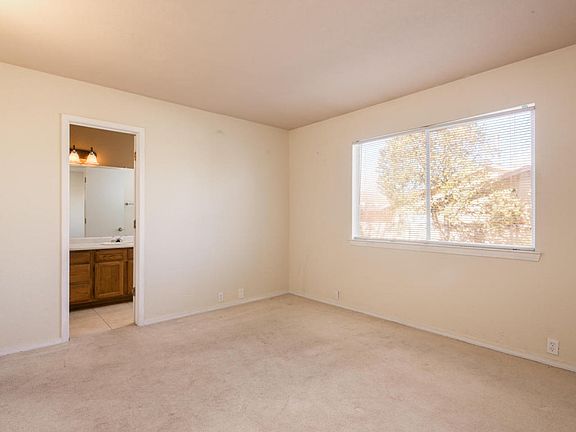 5th image of 11015 Lagrange Park Dr NE