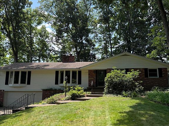 4th image of 445 S Countryside Dr