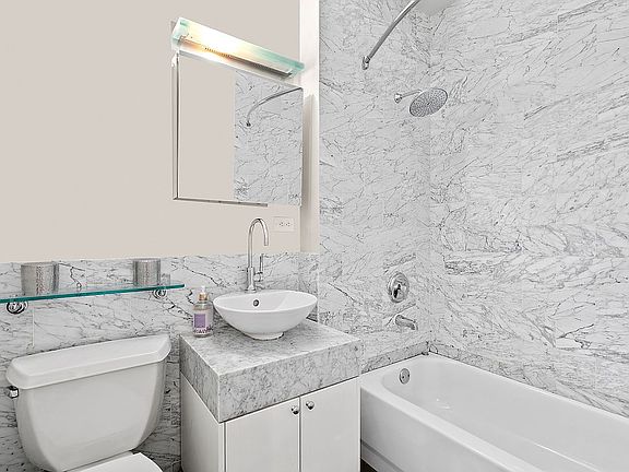 5th image of 1 Wall Street Ct APT 1009