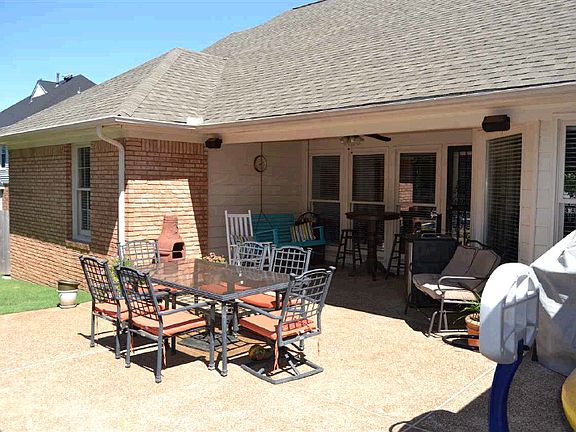 4th image of 2074 Kings Cross Ln