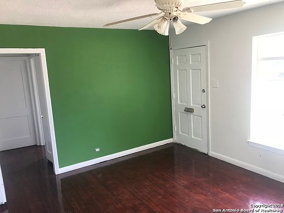 5th image of 909 E Dullnig Ct