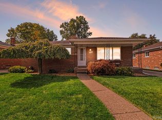 25371 Loretta Ave, Warren, MI 48091