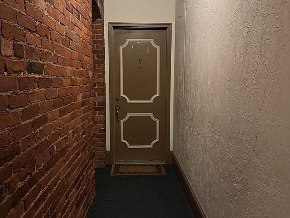 3rd image of 25-31 Maverick Sq #5