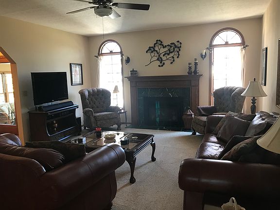 4th image of 613 Juniper Ln