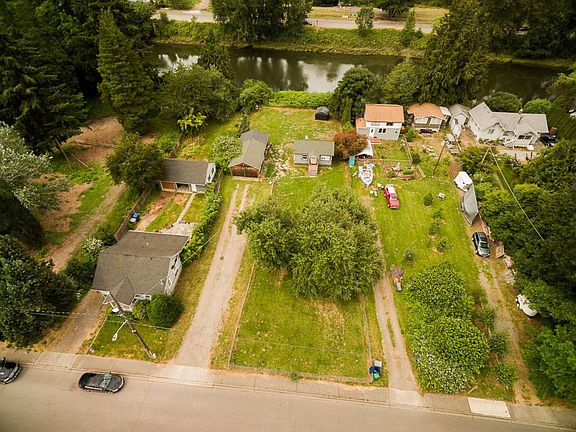3rd image of 3816 S 116th St