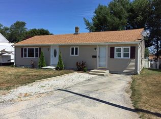 40 Belleview Ave, Tiverton, RI 02878