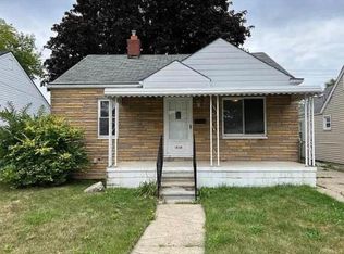 28204 Felician St, Roseville, MI 48066