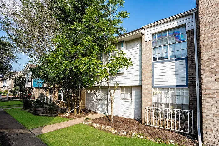 2 bed, 1.5 bath, 1296 sqft, $1,475 — Photo 4