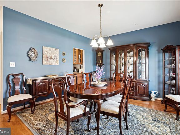 5th image of 118 Alexis Ave