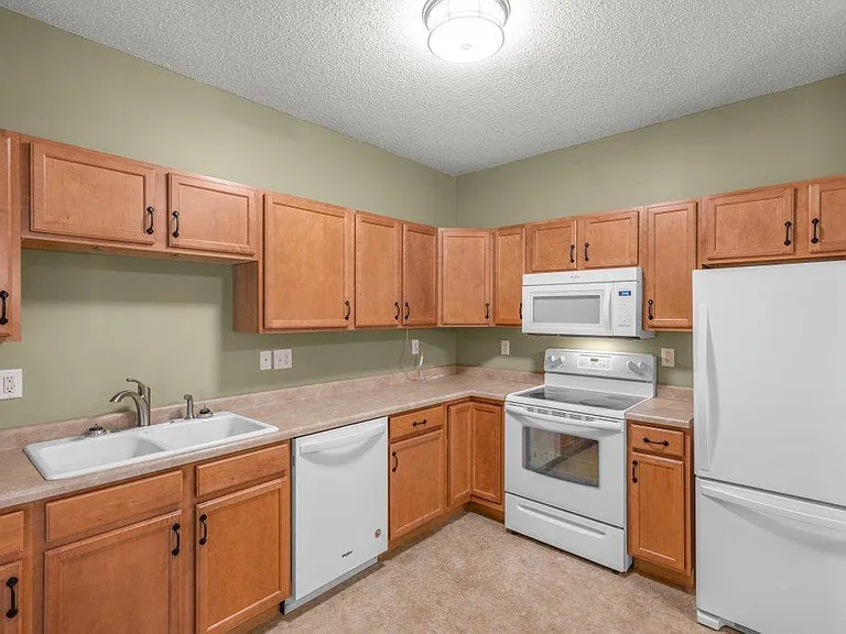 114200 Hundertmark Rd #110 — Photo 10