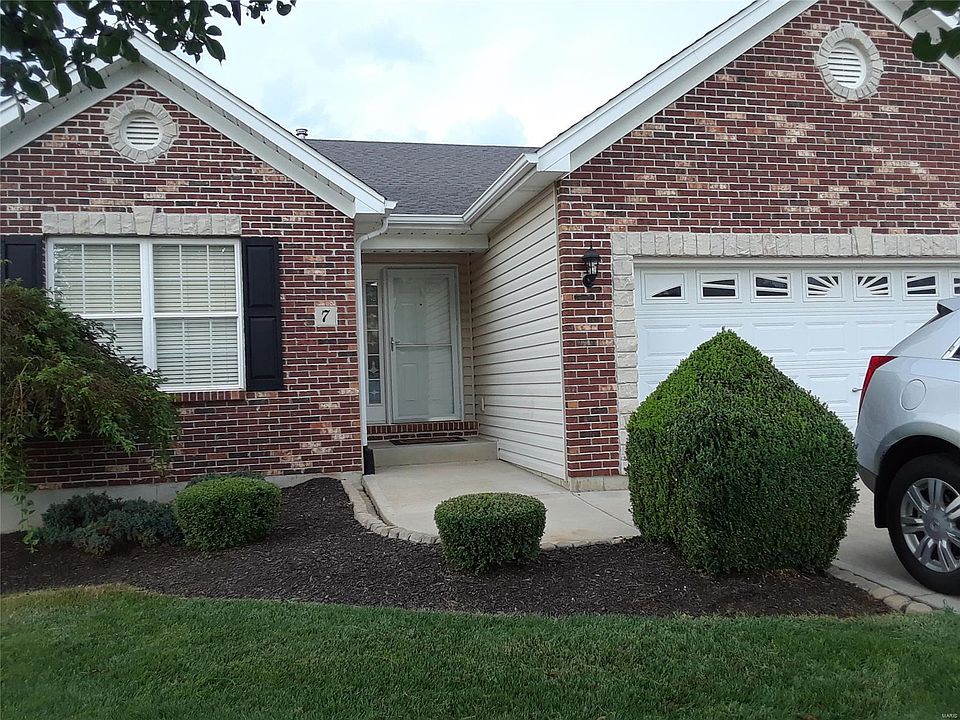 1st image of 7 Villa Meadow Ln